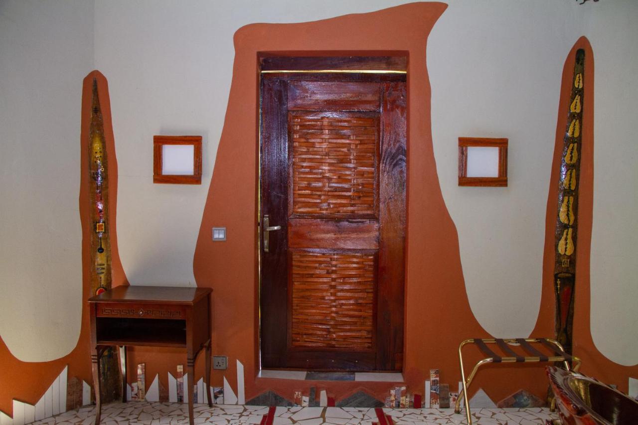 Mama Africa Art Residence & Art Center Gambia Tanji Exteriör bild