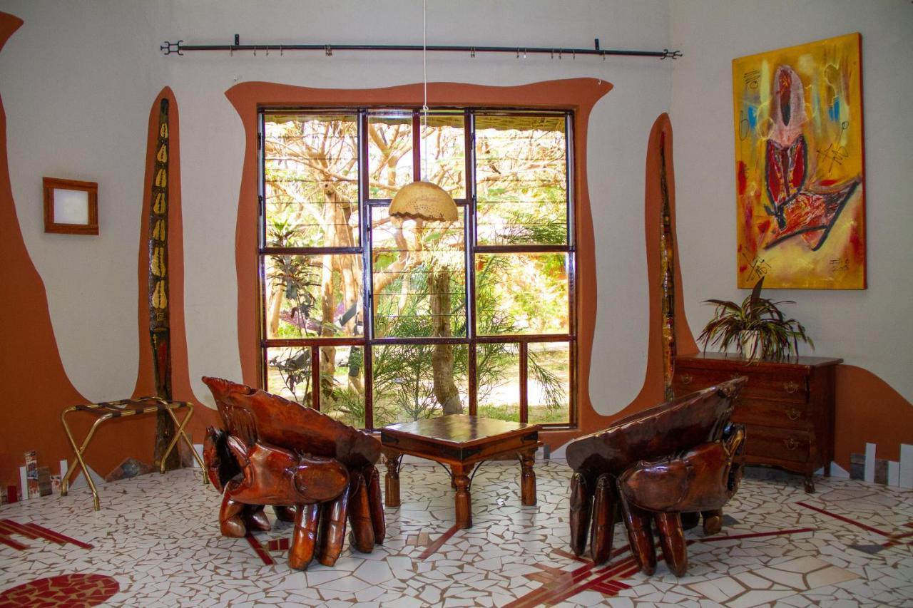 Mama Africa Art Residence & Art Center Gambia Tanji Exteriör bild