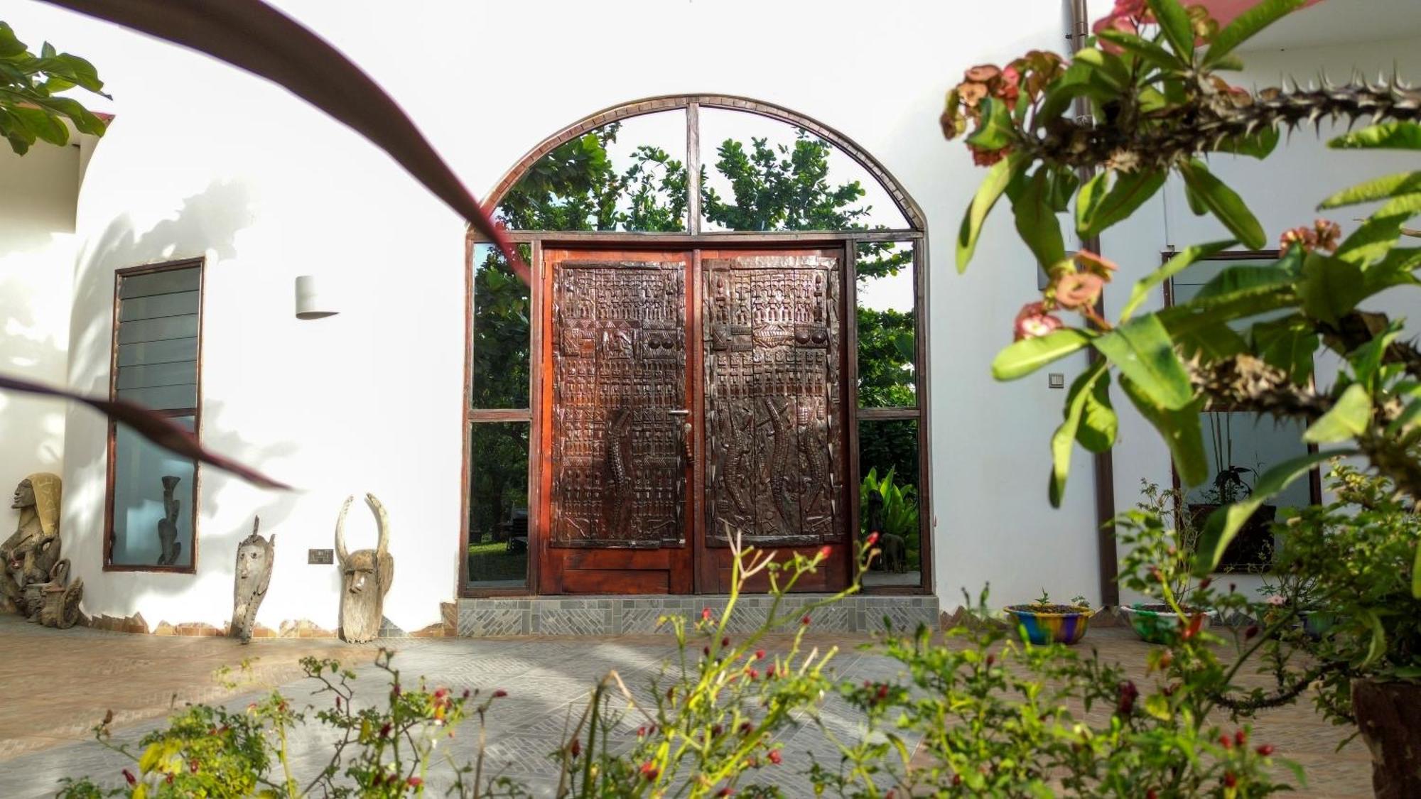 Mama Africa Art Residence & Art Center Gambia Tanji Exteriör bild