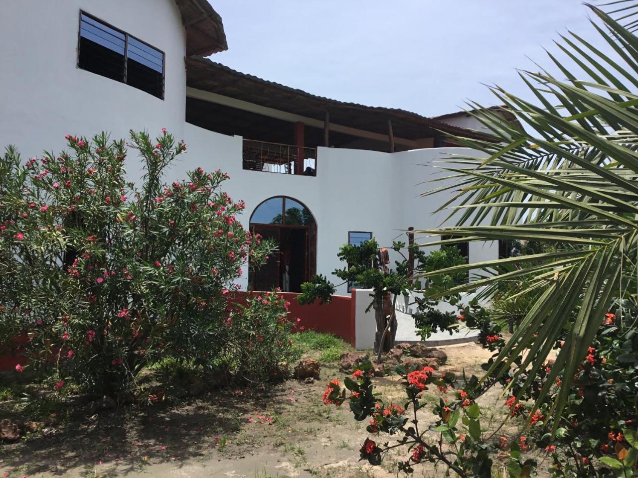 Mama Africa Art Residence & Art Center Gambia Tanji Exteriör bild